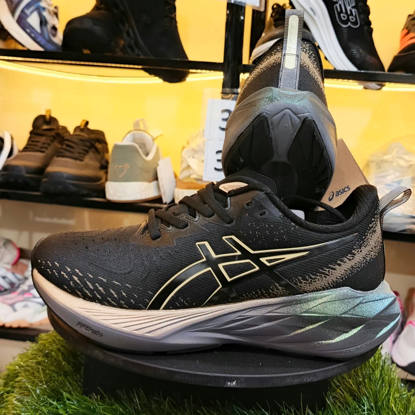 Asics Novablast 4