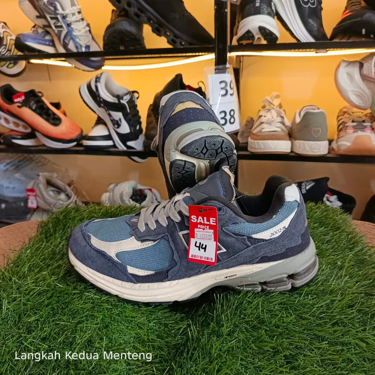 Nb 2002R