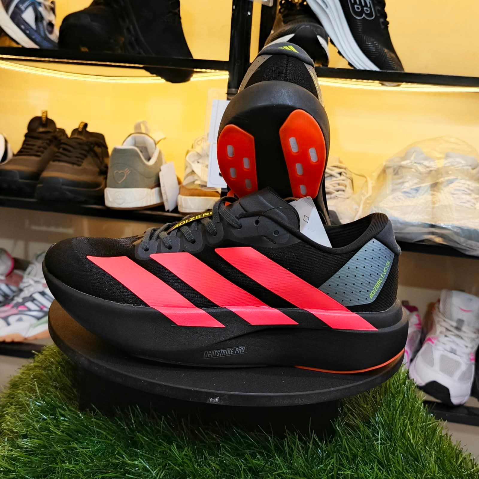 ADIDAS ADIZERO EVO SL